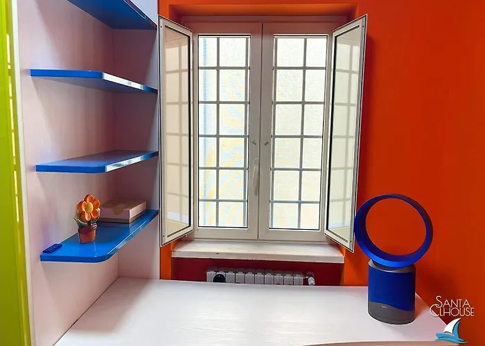 Santa Clhouse *